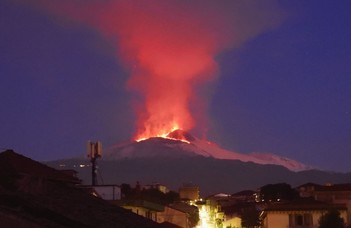 Nincs összefüggés a szicíliai földrengés és az Etna kitörése között